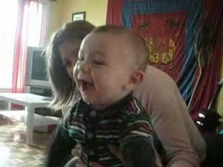 09-04-07 Aïlys fait rire Erevan