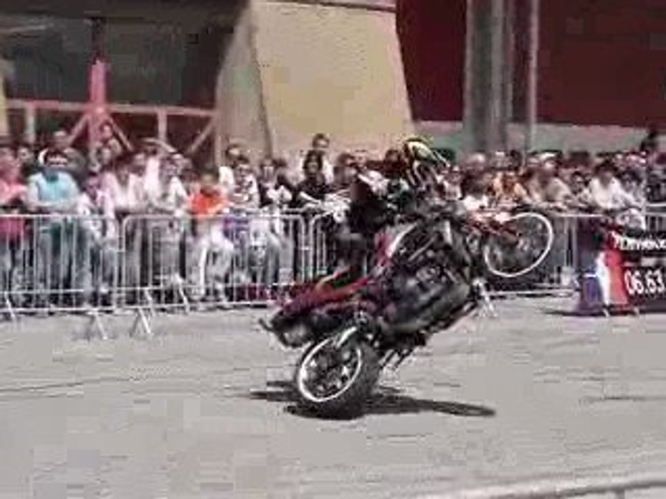 Stunt au salon de la moto de Alès