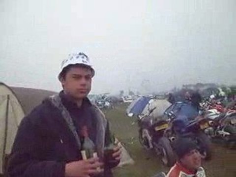 Le Mans 2009 camping bleu dimanche matin