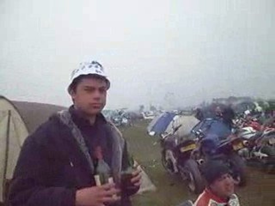 Le Mans 2009 camping bleu dimanche matin