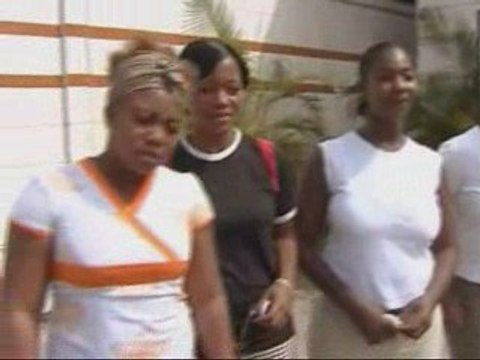 Cameroun : des « tantines » contre les grossesses précoces