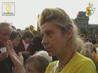 Frigide Barjot  répondant aux journalistes sur le Benoithon.