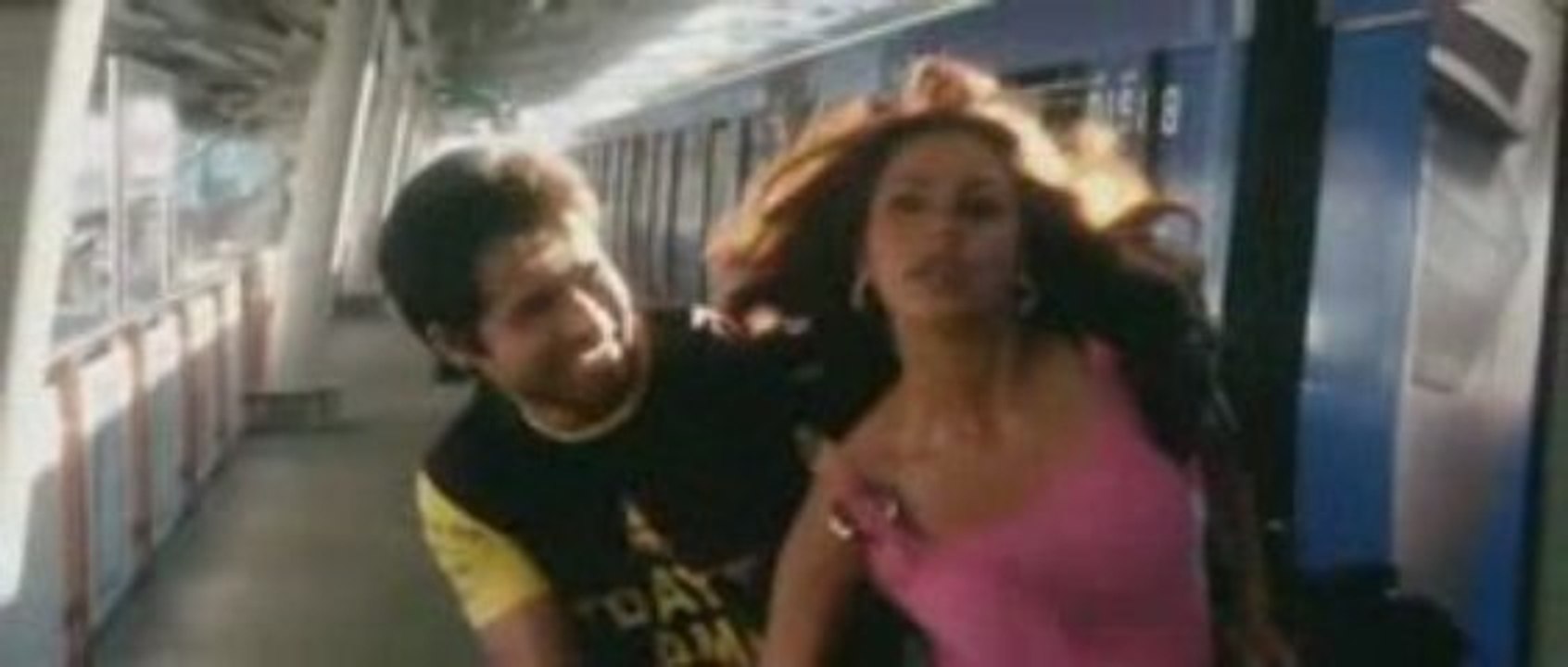 Beeghi Honth / hot ..Mallika/Singer:Kunal Ganjawala