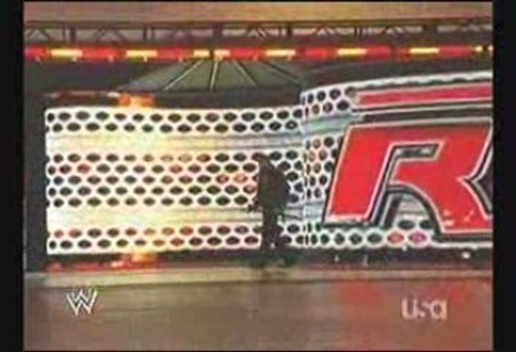 HHH attacks Randy Orton