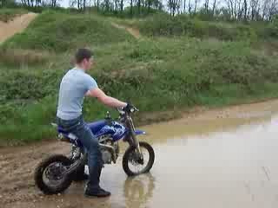 mimi avec ma dirt 125 apollo