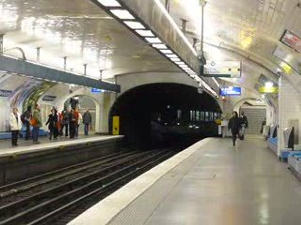 Les MF 67 N°s 12049 et 12031 à Notre-Dame de Lorette