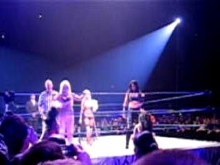 Entrée DIVAS part2 wwe smackdown strasbourg 2009