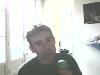 Wiwi égratigne "I want a new drug"