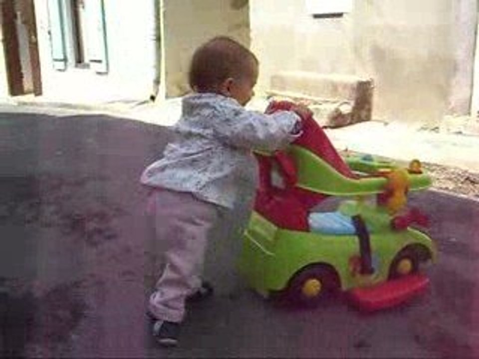 les premiers pas de Lila !