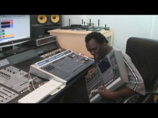 Artist Impression: Producer Dale Ramsey on V-Studio 700