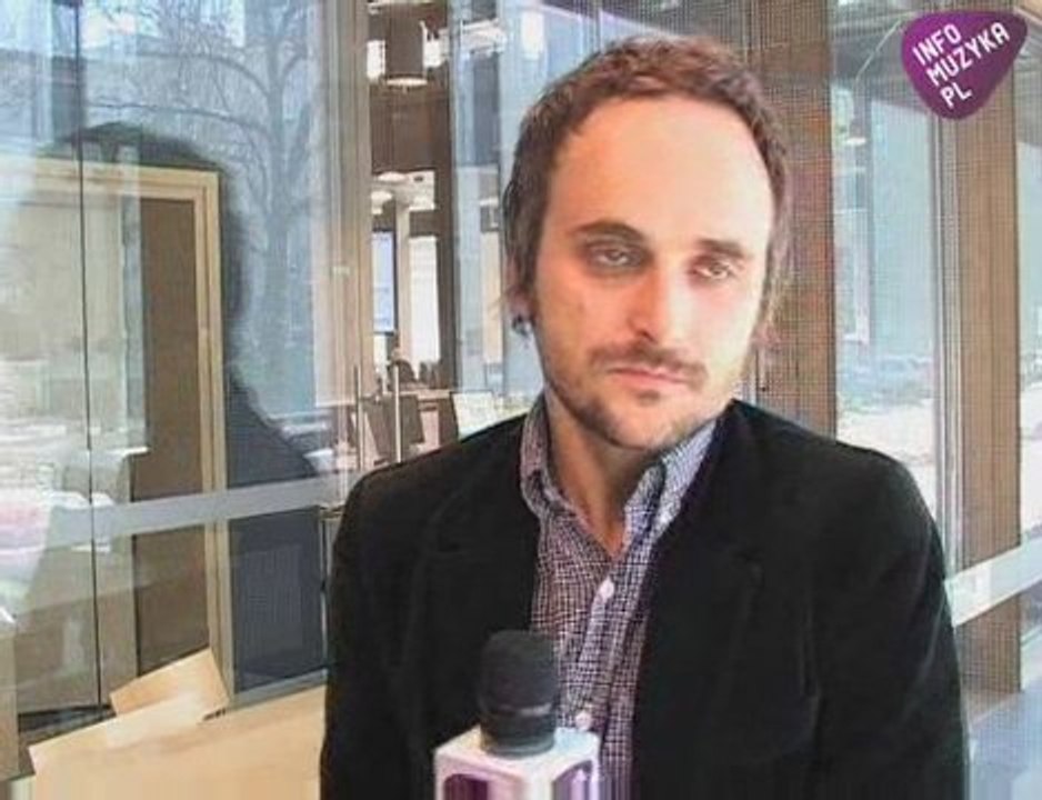 Po jakiemu śpiewać? Po polsku czy angielsku?