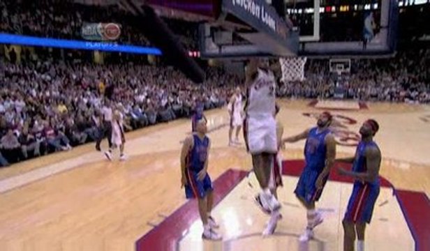 NBA Off the bounce pass from Mo Williams, LeBron James throw