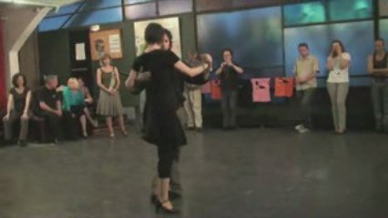 Tango : tour, barrida, gancho