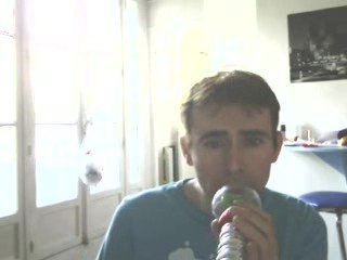 Wiwi égratigne "Histoire de rigoler"