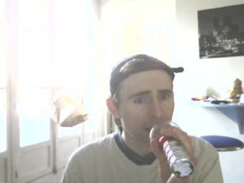 Wiwi égratigne Tout chez moi l'habite