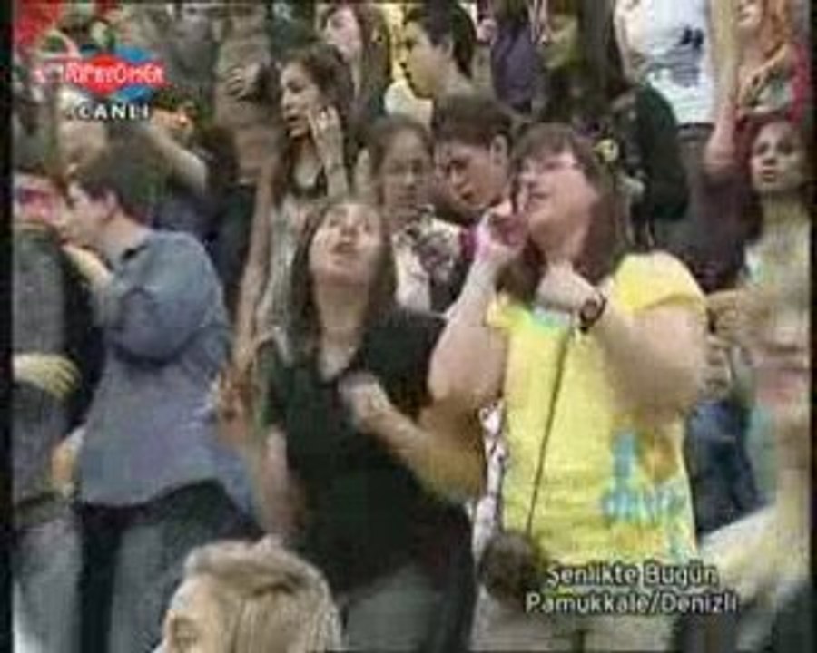 Emre Aydın Dünyada Ölümden Başkası Yalan Konser