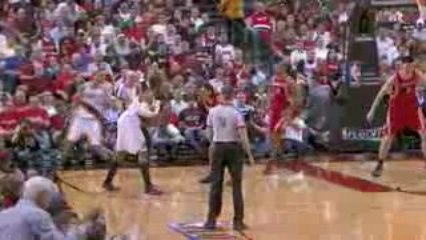 NBA Brandon Roy goes off for 42 points against the Rockets.