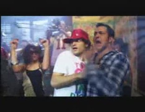 Bora Uzer - Aramızda Bir Gerginlik Mi Var?