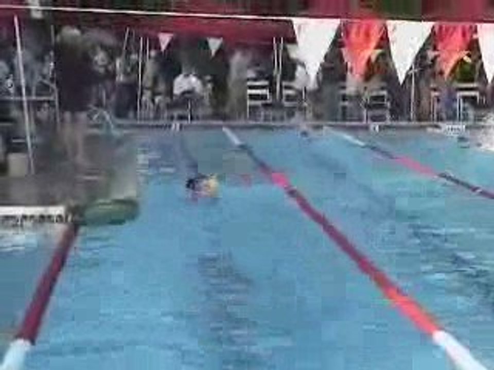 Aymeric en course de natation