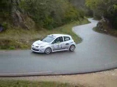 Rallye de venasque 2009 samedi clio R3 n°19 graille