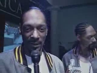 Snoop Dogg Checks Out His Wax Figure