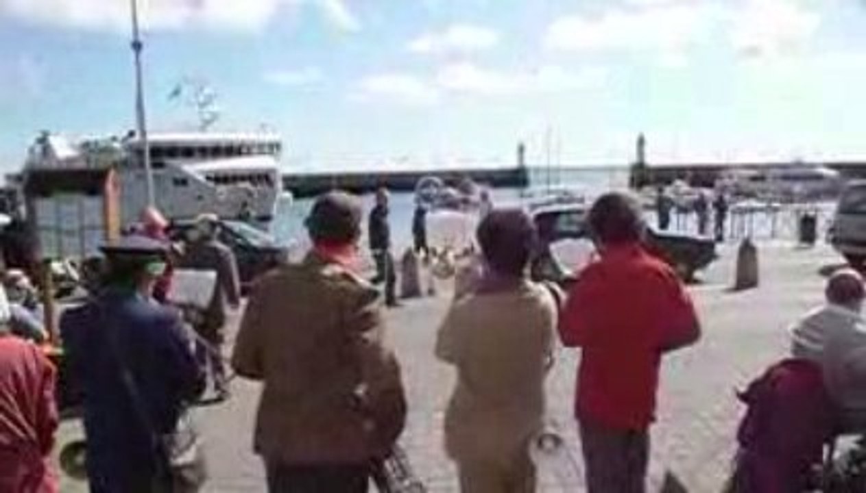 Belle Ile en Mer - Le Palais - Fanfare à l'arrivée du bateau
