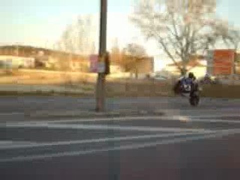 GSX-R 750 GSXR wheeling burn 20ieme anniversaire 1985 2005