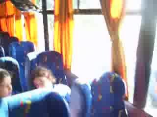 Viajando en el colectivo.