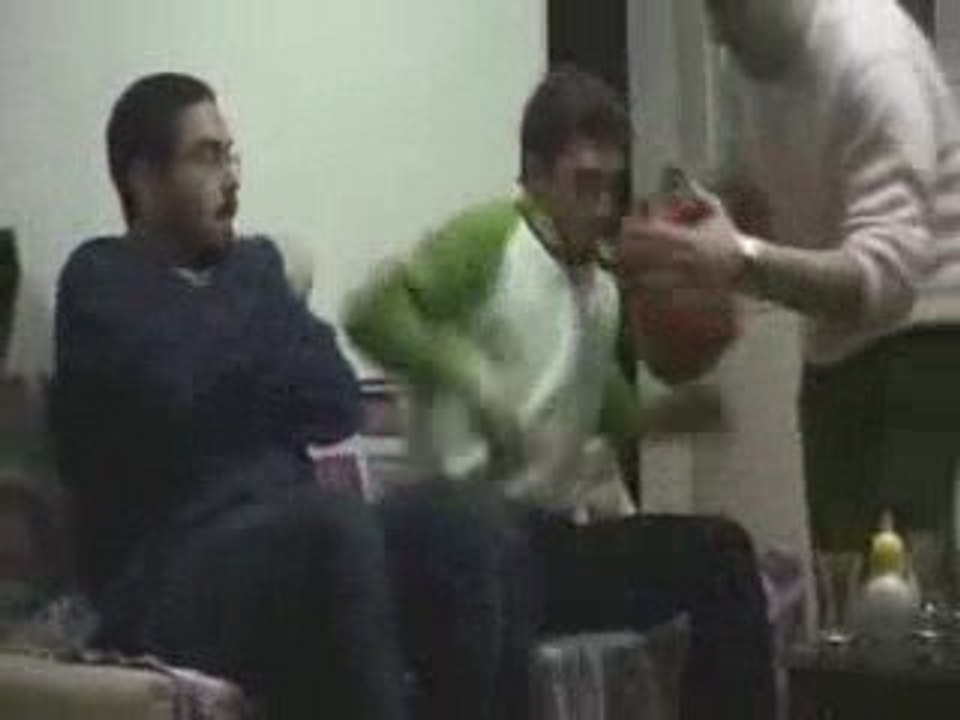 Bir insanın üstüne çaydanlık devrilirse ne olur?
