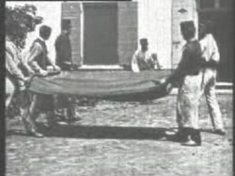 Les Frères Lumière - 1895 - Le saut à la couverture