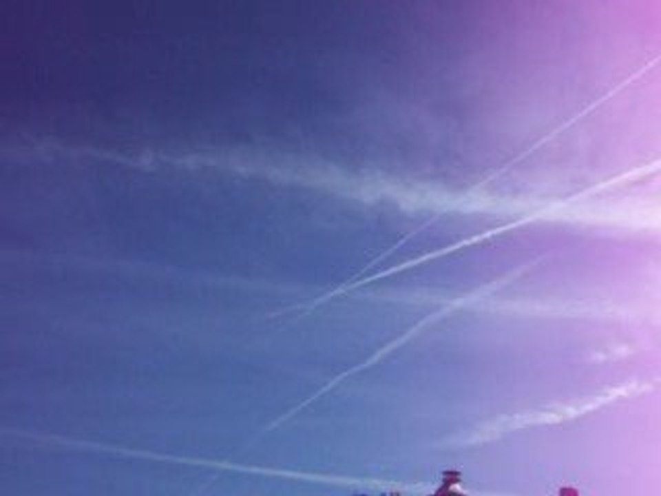 Pour les Septiques ...Chemtrail 23 avril 2009