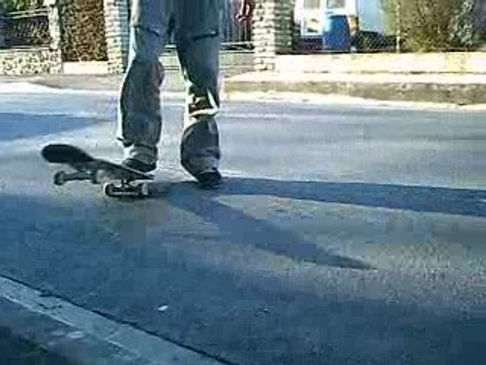 Teddy kickflip