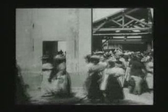 Les Frères Lumière - 1895 - La Sortie Des Usines Lumiere -