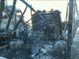 AUTUN - 4 camions détruits par un incendie