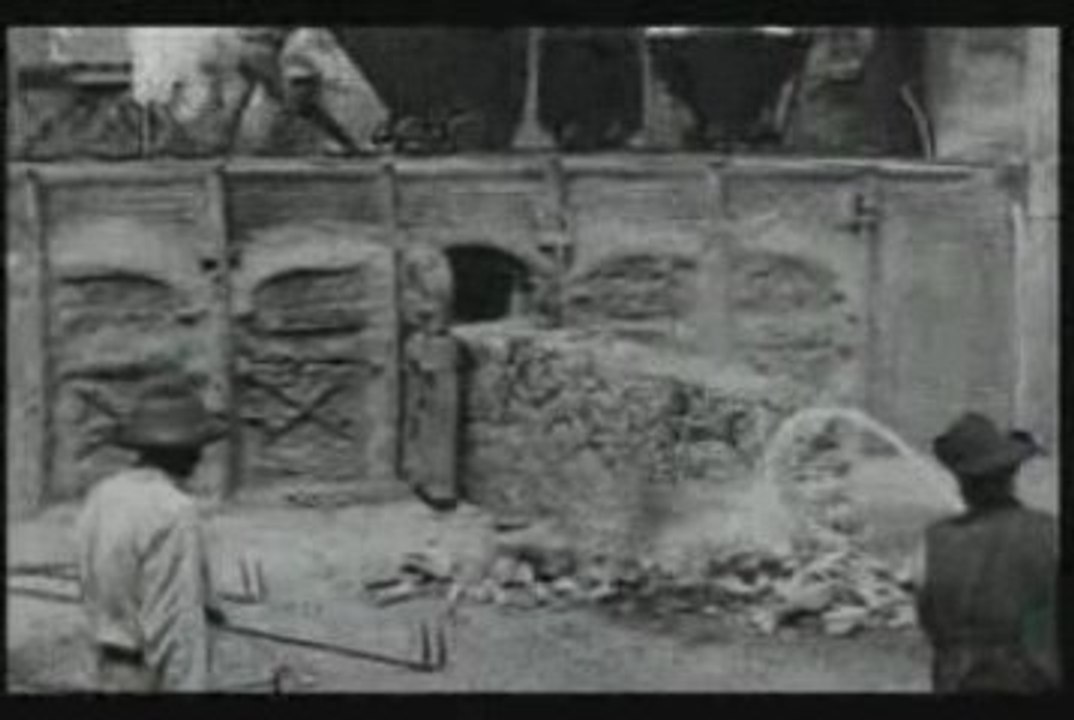 Les Frères Lumière - 1896 - Carmaux, Defournage du coke