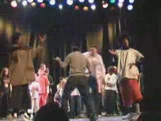 Florian & Philou breakdancent avec les Twins