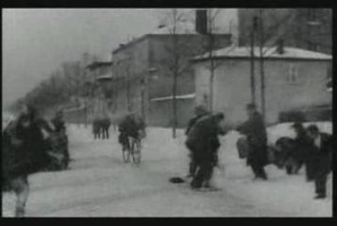 Les Frères Lumière - 1896 - Bataille de Boules de Neige - V2