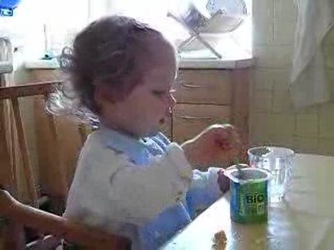 Repas en autonomie (14 mois)