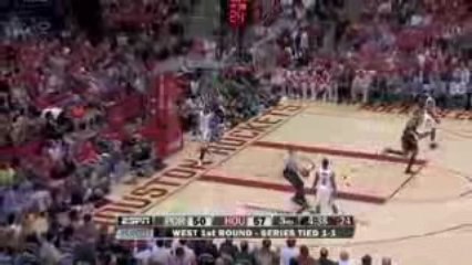 NBA Steve Blake throws a wonderful assist to LaMarcus Aldrid