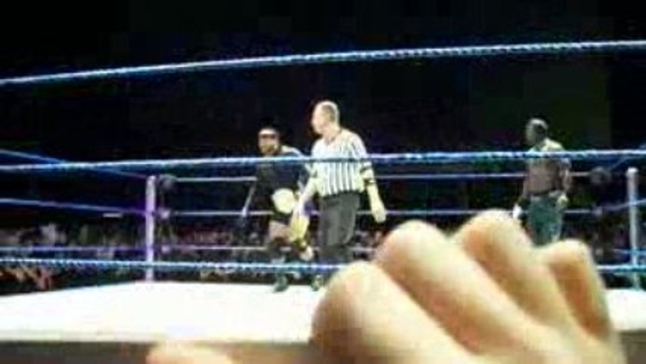 wwe smackdown à geneve: entrée de MVP, combat de MVP vs R-Tr