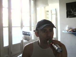 Wiwi égratigne "Dance little sister"