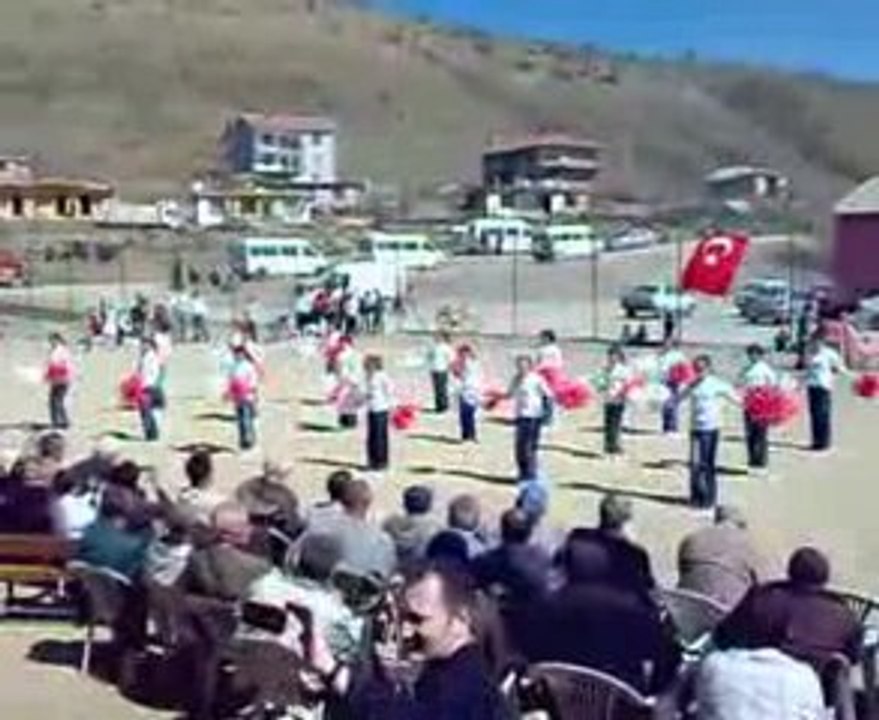 Hadise düm tek tek