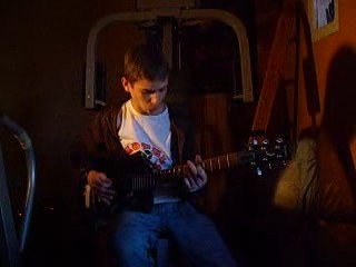 dani california a la guitare