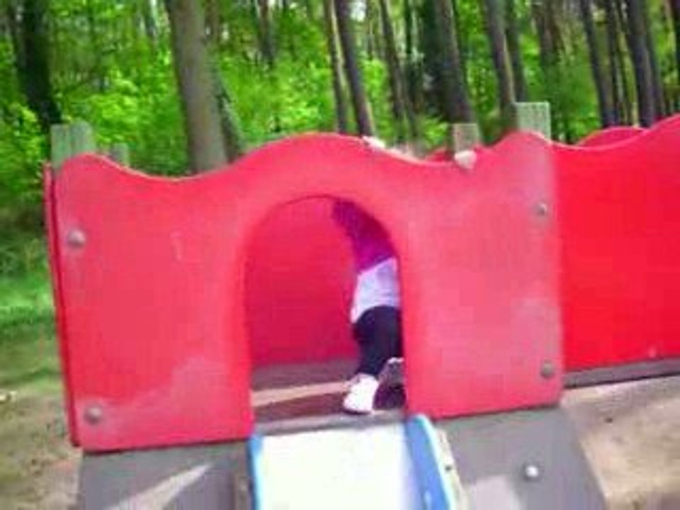 OCEANE FAIT DU TOBOGGAN