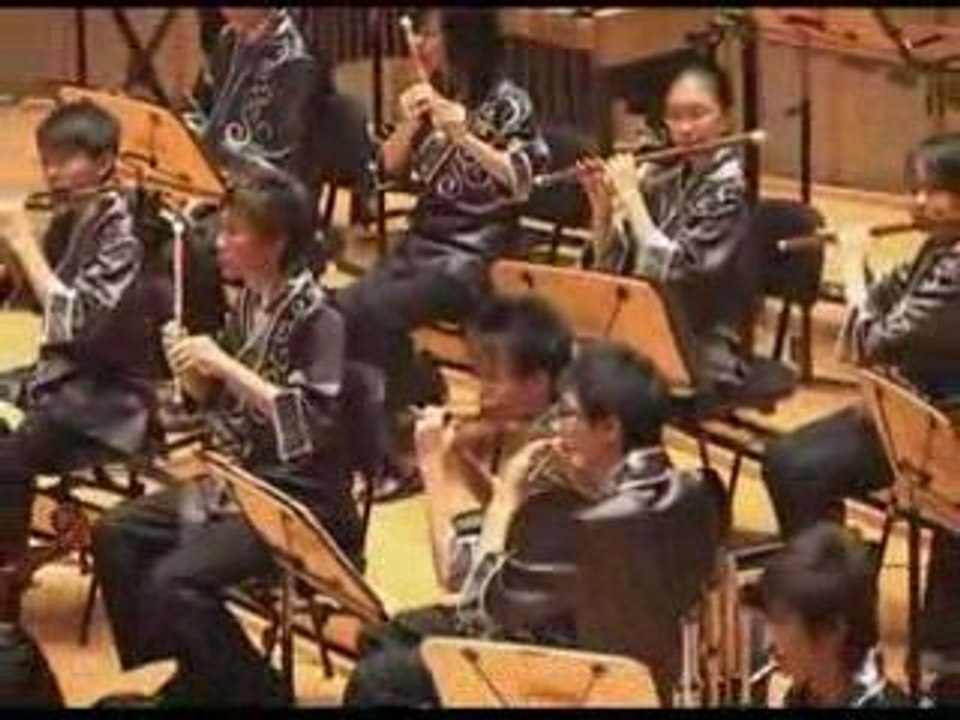 Orchestra plays Mario theme