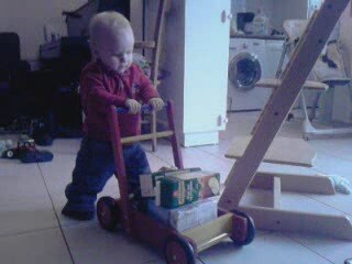 Vincent marche avec appuis