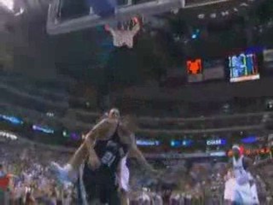 Ryan Hollins Cleans Up with the Slam