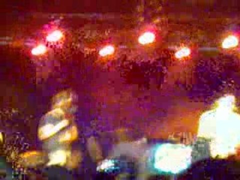 Léa Castel et Kenza farah lettre au front Concert Paris