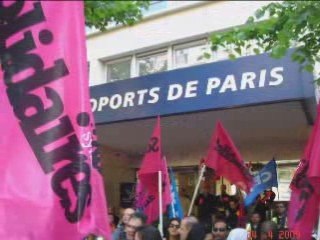 Salaries de la securite manifestent devant ADP
