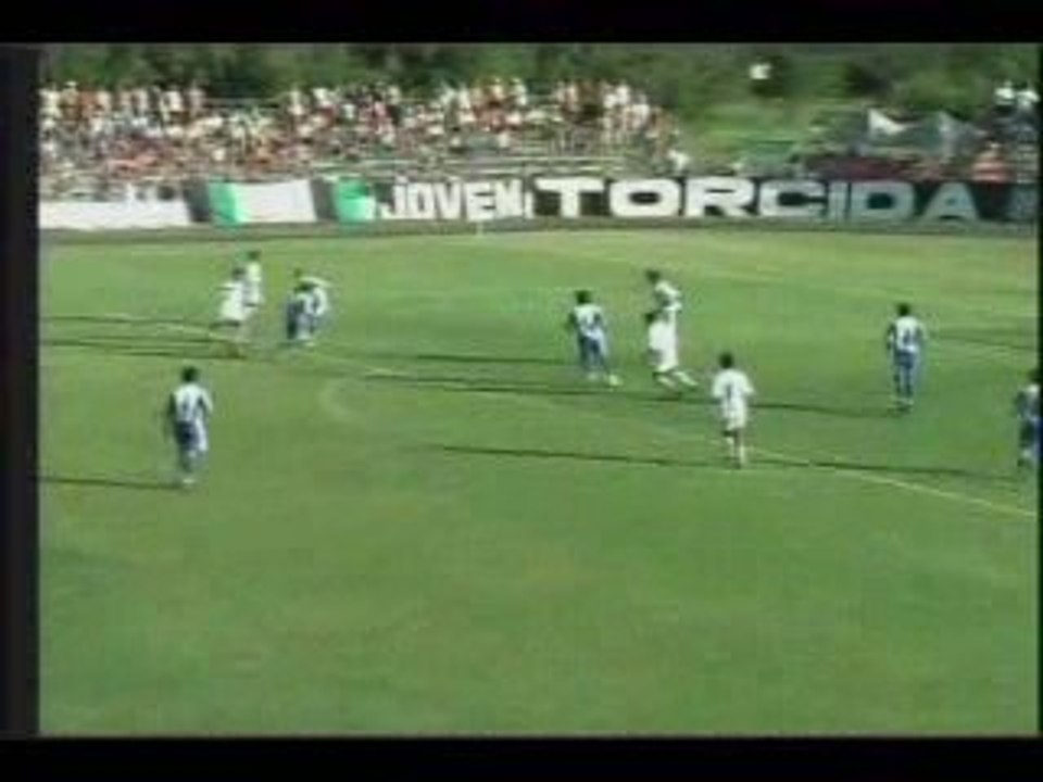 Roberto Cesar striker